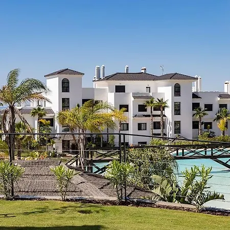 Apartment 2 Bed At Hills With Great Sea Views!