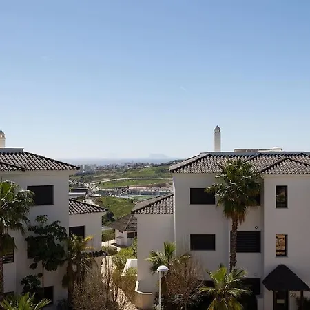 Apartment 2 Bed At Hills With Great Sea Views! *