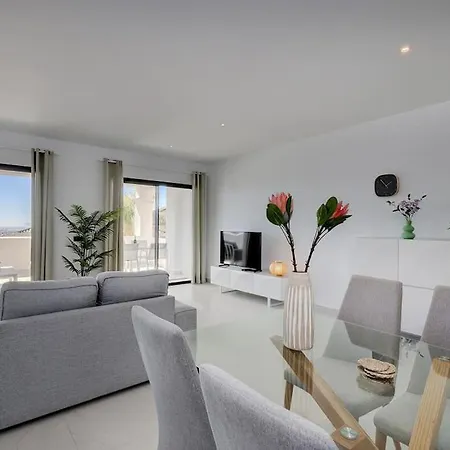 2 Bed At Hills With Great Sea Views! * Estepona