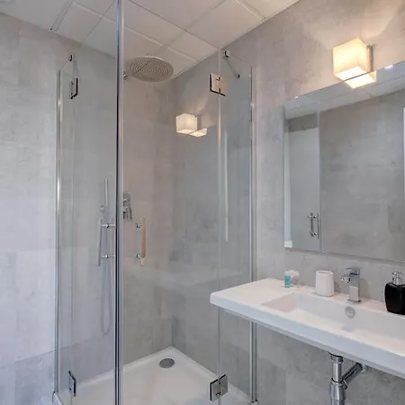 2 Bed At Hills With Great Sea Views! Apartmán