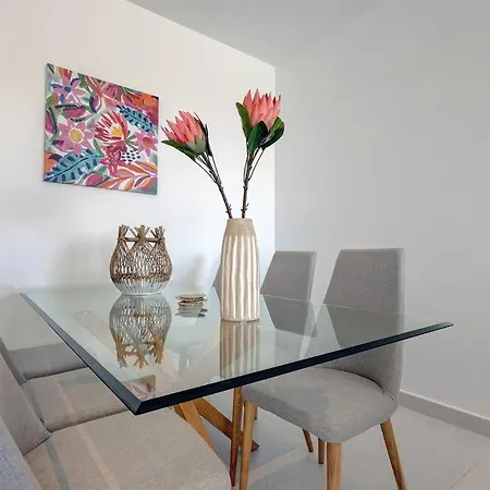 2 Bed At Hills With Great Sea Views! Apartmán