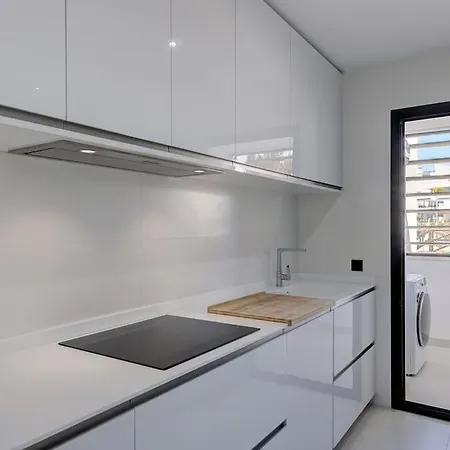 2 Bed At Hills With Great Sea Views! Lägenhet