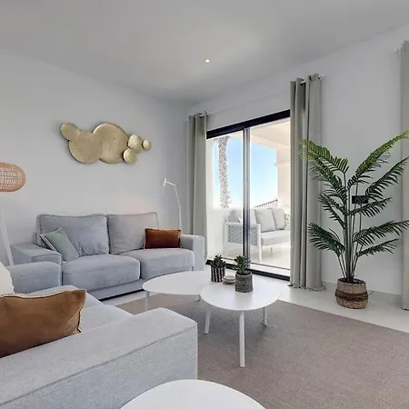 2 Bed At Hills With Great Sea Views!