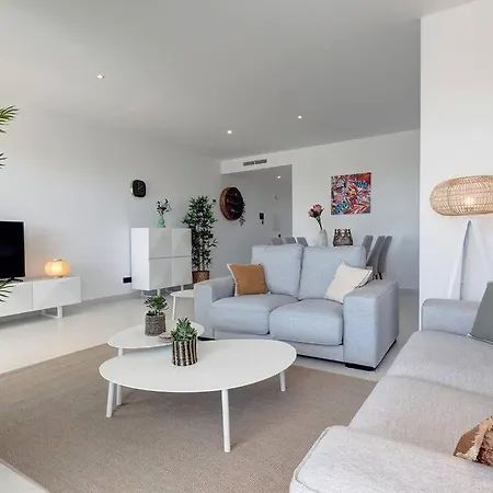 公寓 2 Bed At Hills With Great Sea Views!