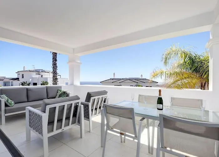 2 Bed At Hills With Great Sea Views! Apartment