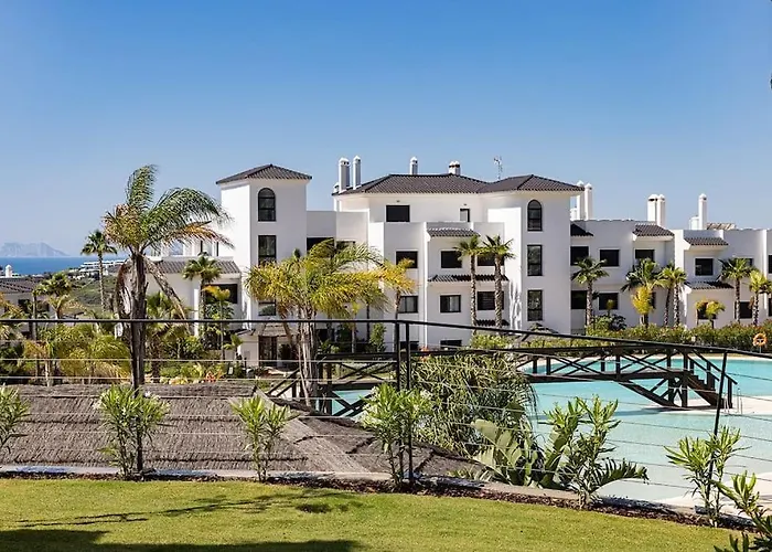 Apartment 2 Bed At Hills With Great Sea Views!