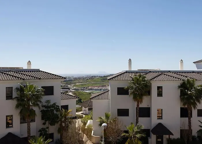 Apartment 2 Bed At Hills With Great Sea Views! *