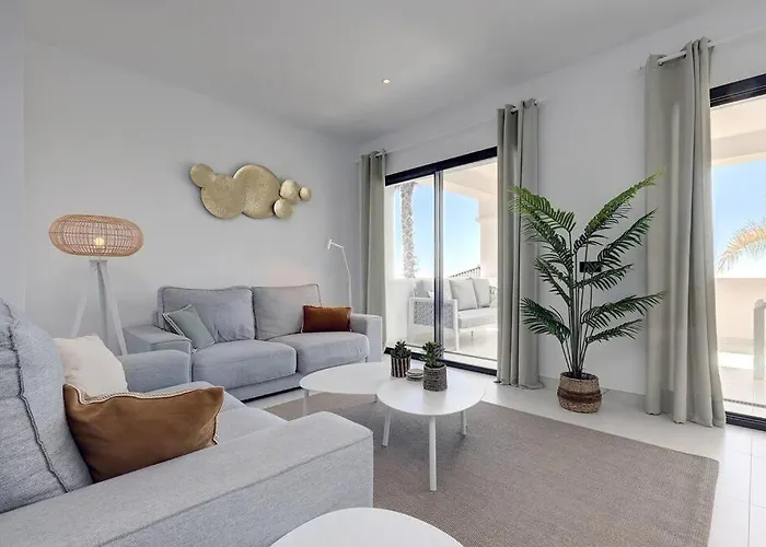 2 Bed At Hills With Great Sea Views!