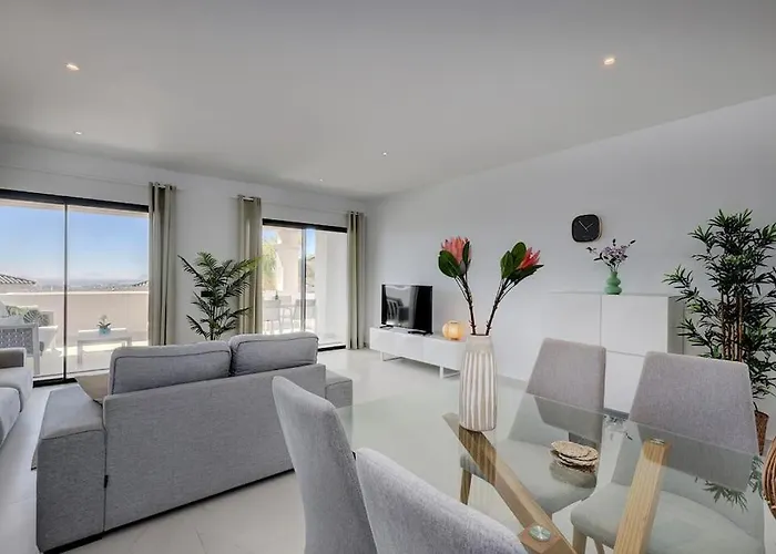 2 Bed At Hills With Great Sea Views! * Estepona