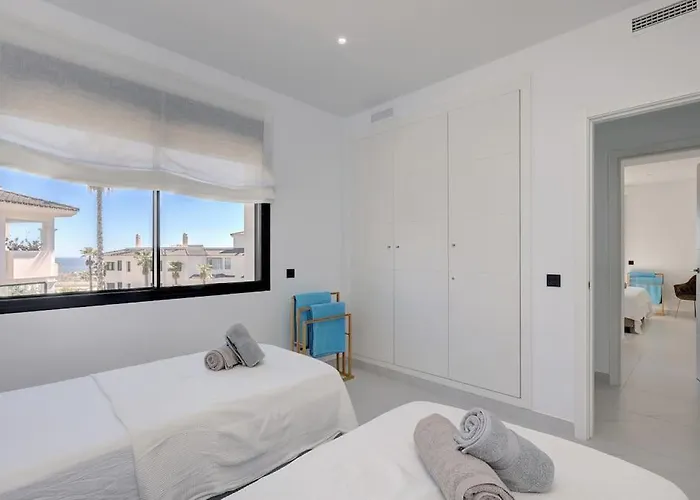 2 Bed At Hills With Great Sea Views! * Estepona