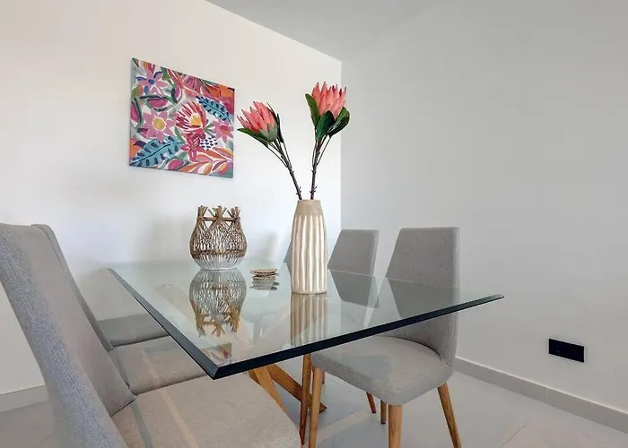 2 Bed At Hills With Great Sea Views! Apartment