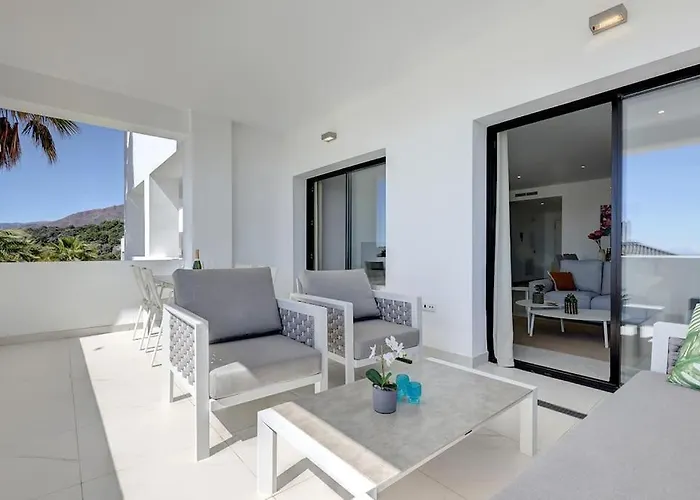 2 Bed At Hills With Great Sea Views! Apartment *