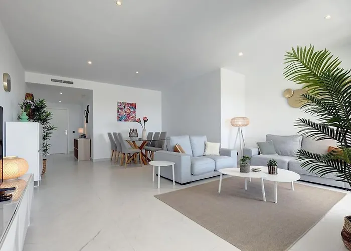 2 Bed At Hills With Great Sea Views! Apartment