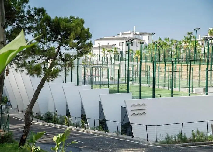 2 Bed At Hills With Great Sea Views!