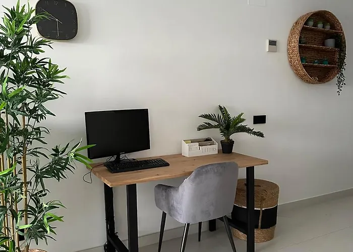 Apartment 2 Bed At Hills With Great Sea Views! *