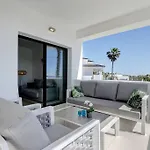 2 Bed At Hills With Great Sea Views! Apartmán *