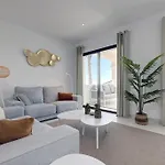 2 Bed At Hills With Great Sea Views!