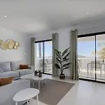 Apartmán 2 Bed At Hills With Great Sea Views!