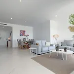 2 Bed At Hills With Great Sea Views! Apartmán