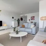 Apartmán 2 Bed At Hills With Great Sea Views!