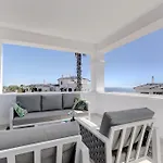 Apartmán 2 Bed At Hills With Great Sea Views! *