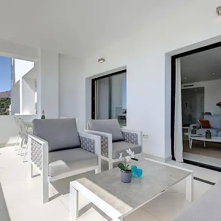 2 Bed At Hills With Great Sea Views! דירה *