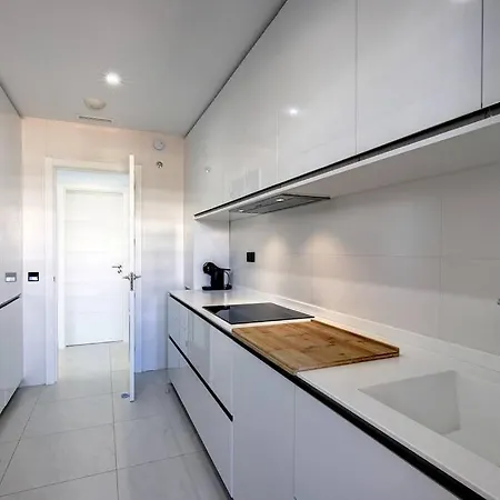 2 Bed At Hills With Great Sea Views! דירה *