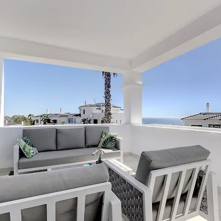 דירה 2 Bed At Hills With Great Sea Views! *
